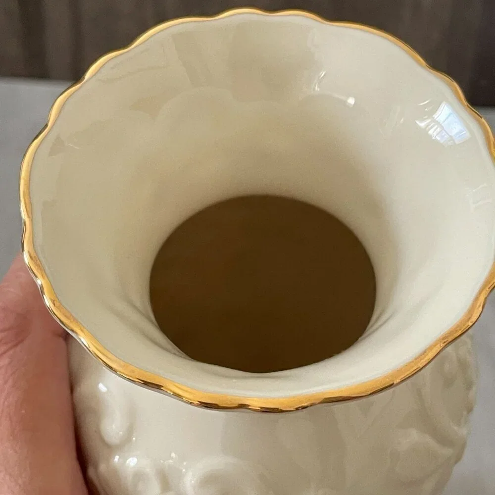 Lenox Vintage Georgian Collection Cream Gold Rim Embossed 7